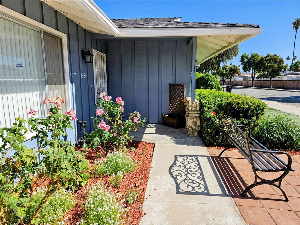 1580 W Whittier Avenue, Hemet, California 92543 home-pic-2